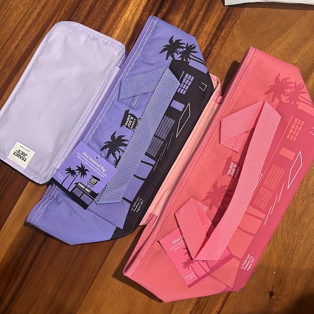 Trader Joe’s Pink and Purple Insulated Mini Tote Lunch Bag Set NWT